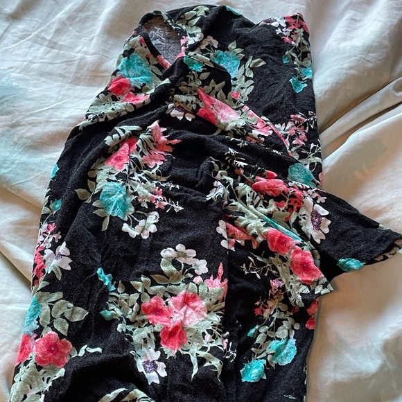 T Shirt with Twist - Picture 2 of 4